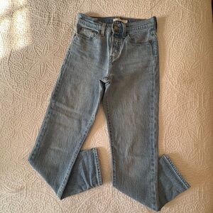 Levi's Sky Blue Icon Fit wedgie ankle Jeans